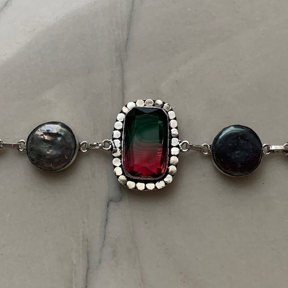 1546 Vintage Green and Silver Bracelet with Ornate Detailing - Picture 1 of 3